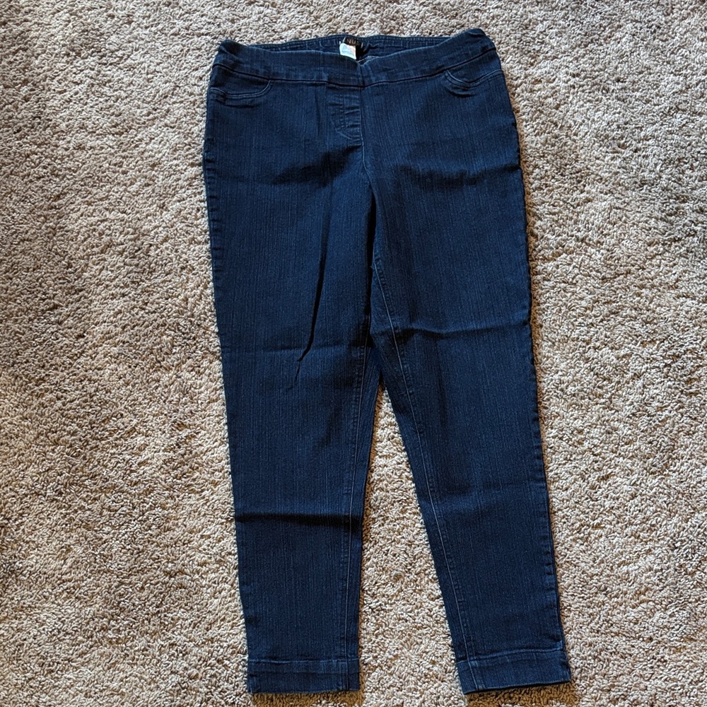 3/$5🌷 VENUS Dark Blue Cropped Jeans